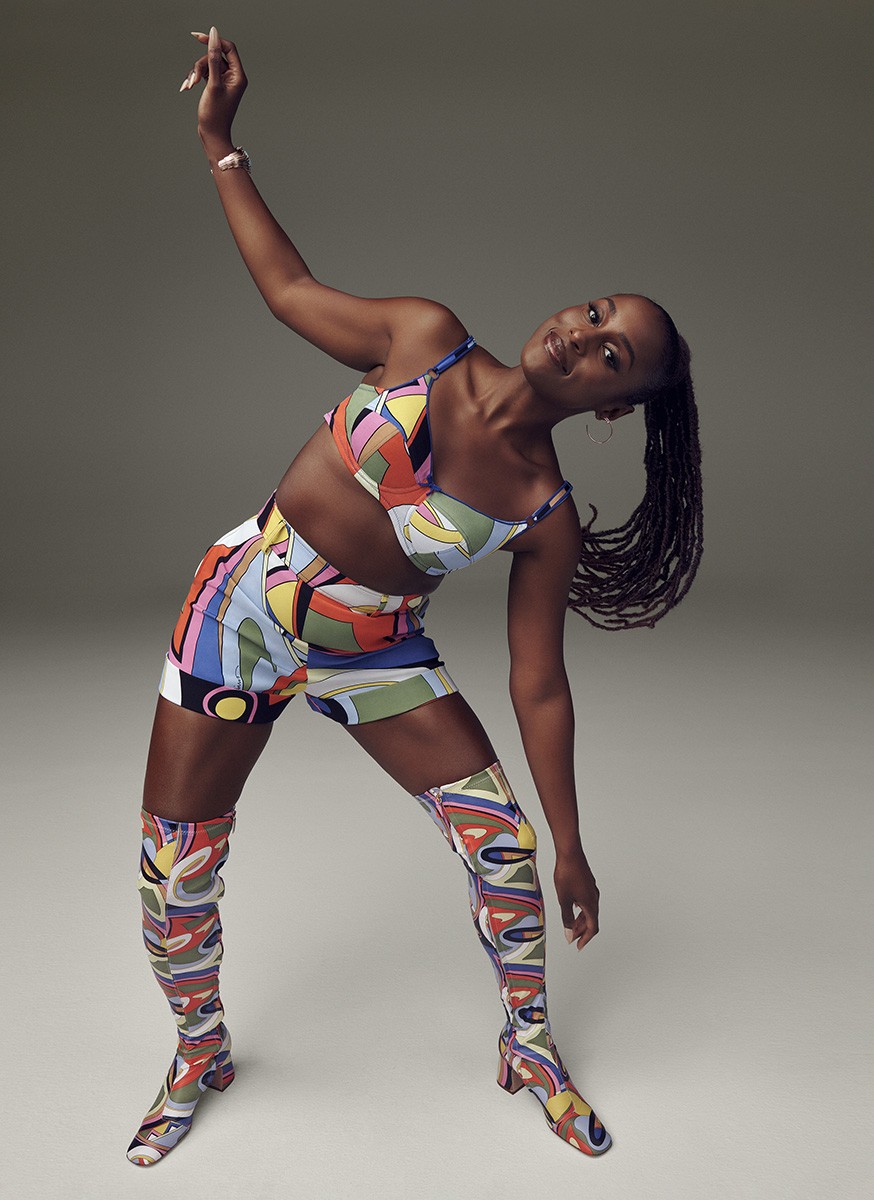 2211-ElleUS-IssaRae-CassBird-AWE-Singles-05.jpg